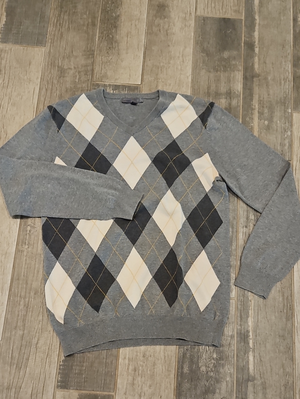 Old Navy Men's Argyle V-Neck Sweater